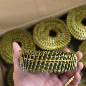 Mua đinh cuộn 2.1x32 giá sỉ tại Đồng Nai. 36 cuộn/thùng, 14.400 đinh/thùng, chuyên đóng pallet, thùng gỗ. Hàng sẵn kho, giao nhanh, giá tốt cho đại lý. Liên hệ ANAN ngay!